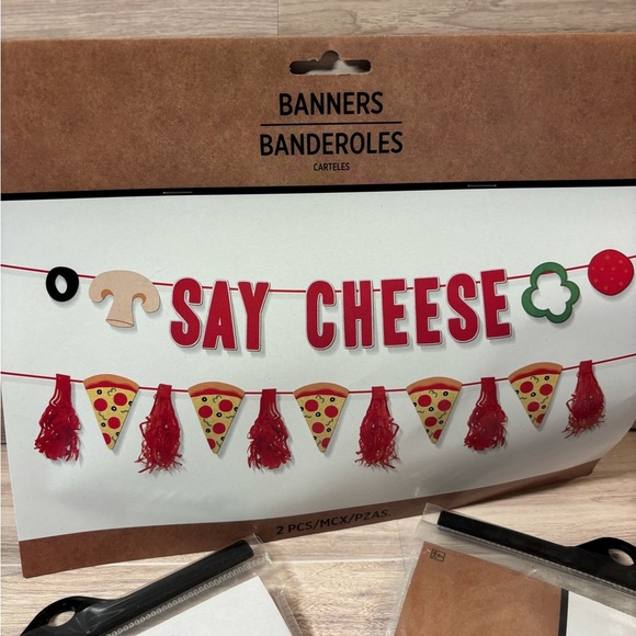 Let's Get Saucy Pizza Apron & Banner set - Picture 2 of 4